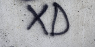 Graffiti that reads 'LOL XD'