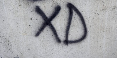 Graffiti that reads 'LOL XD'