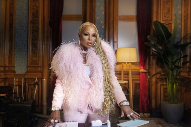 Mary J Blige in pink