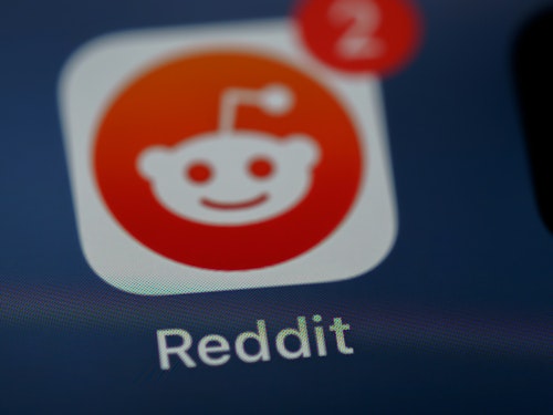 Reddit icon on a phone screen