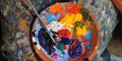 A paint mixing tray