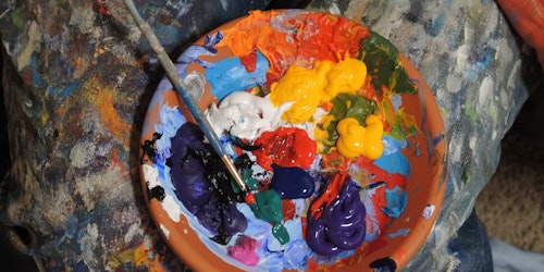 A paint mixing tray