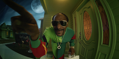 Snoop Dog on someone's intercom camera with a Just Eat bag 