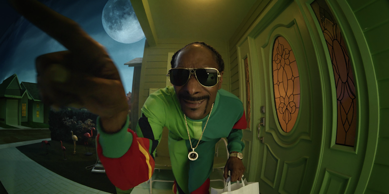 Snoop Dog on someone's intercom camera with a Just Eat bag 