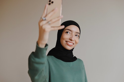 image of an influencer taking a selfie