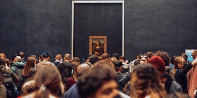 The Mona Lisa and a crowd
