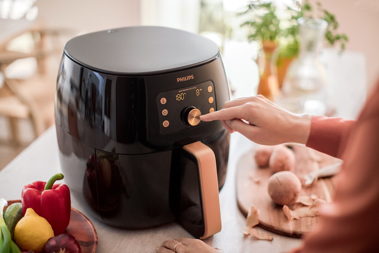 https://thedrum-media.imgix.net/thedrum-prod/s3/news/tmp/225092/philips_airfryer_xxl_with_smart_sensing_technology_-_image_1_1.jpg?w=1280&ar=default&fit=crop&crop=faces,edges&auto=format