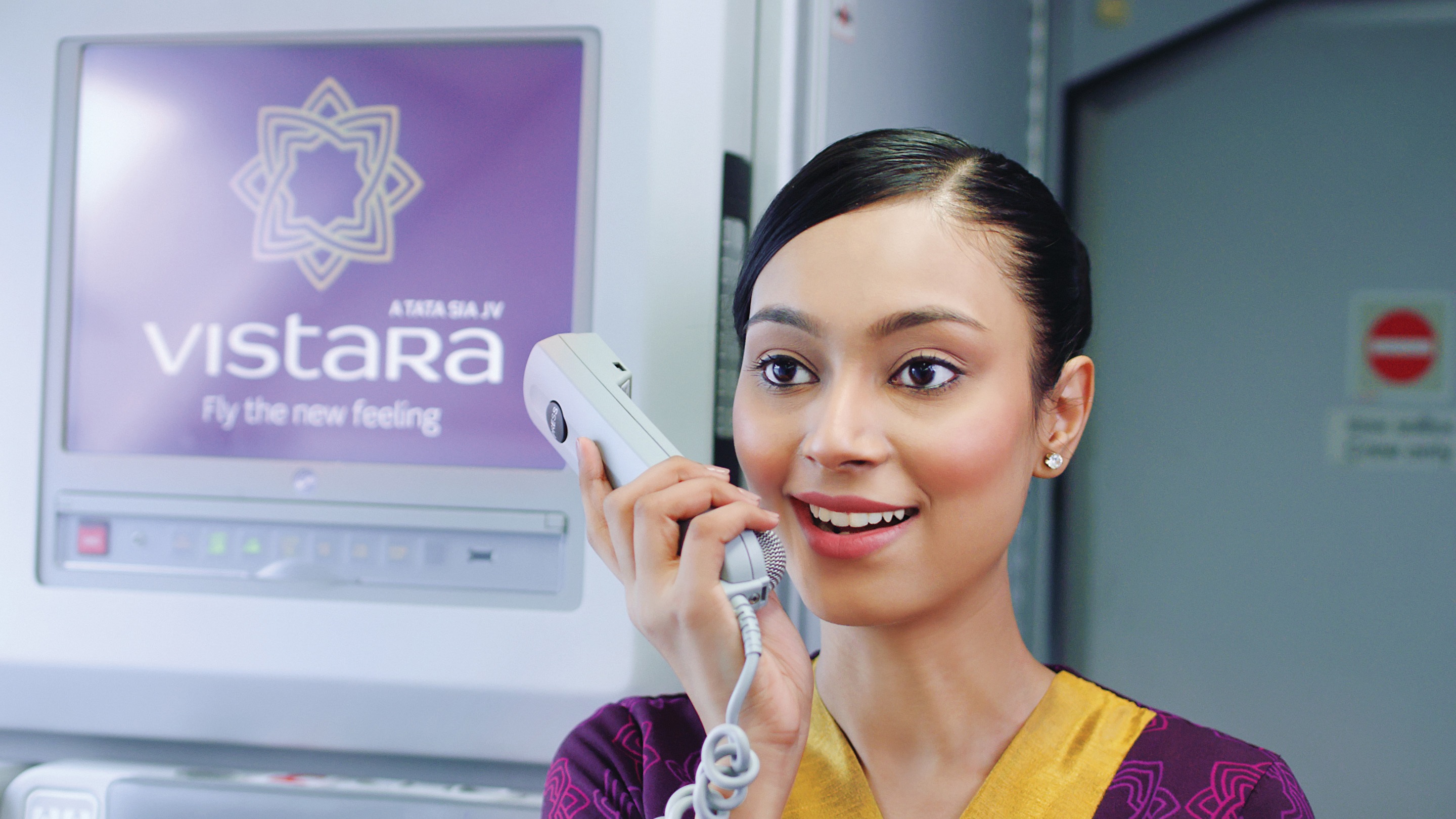 Vistara Airlines is Hiring Cabin Crew | Both Male & Female can apply |  Freshers can apply - YouTube