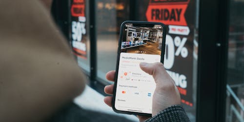 Search Laboratory on how marketers can maximise online shopping experiences this holiday season. Search Laboratory on how marketers can maximise online shopping experiences this holiday season.