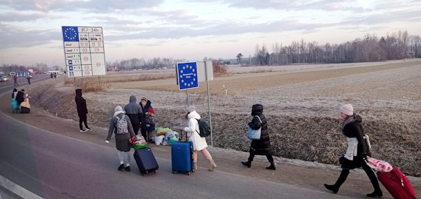 Ukrainians cross the border to the EU