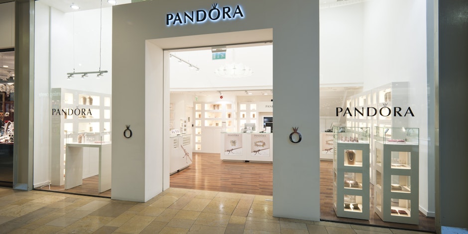 Pandora jewellery store frontage.