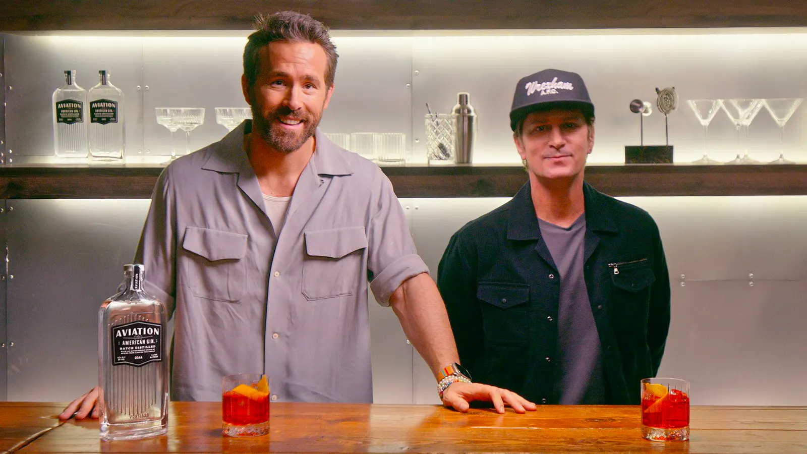 Ryan Reynolds Finds Rob McElhenney Stand-in In Another Famous Rob For New Aviation Gin Ad - Vimarsana News