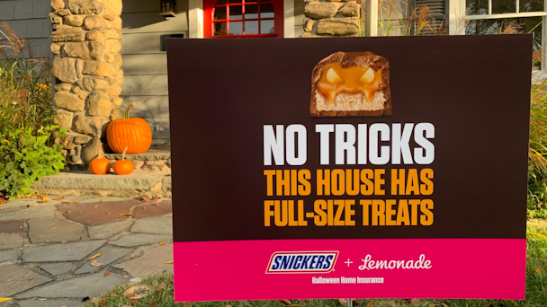 Snickers and Lemonade co-branded Halloween yard sign