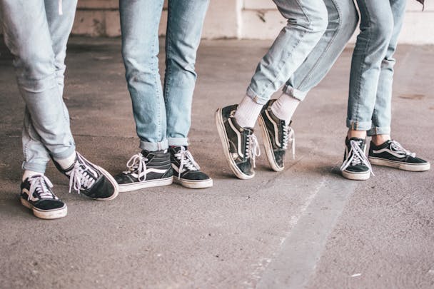 4 pairs of identical jeans and shoes 4 pairs of identical jeans and shoes