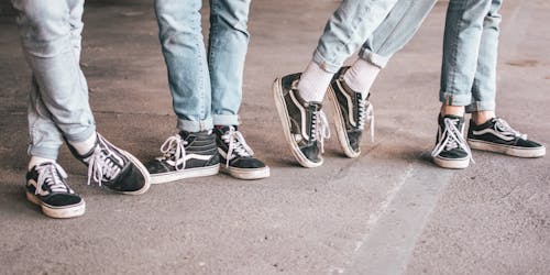 4 people wearing identical jeans and sneakers 4 people wearing identical jeans and sneakers