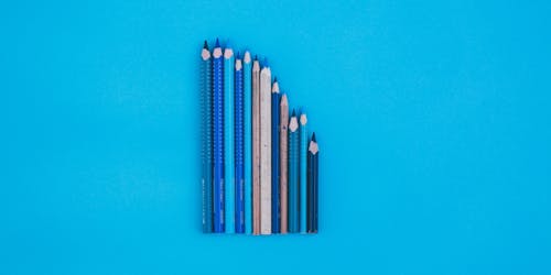 Differently-sized coloring pencils Differently-sized coloring pencils