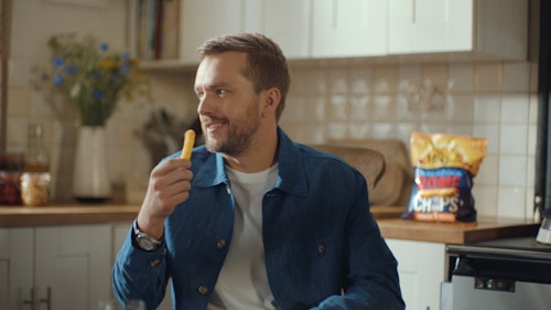 'Let's all chip in' campaign from Adam & Eve DDB and McCain 