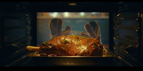 ‘Nothing’s Gonna Stop Us Now’ singing oven gloves in Morrison Christmas spot