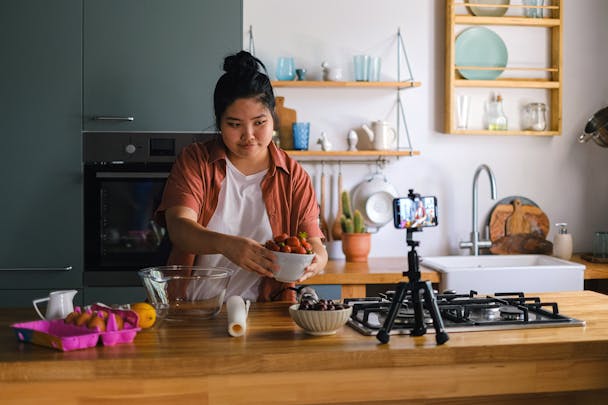 Influencer marketing hit by economic downturn Influencer marketing hit by economic downturn