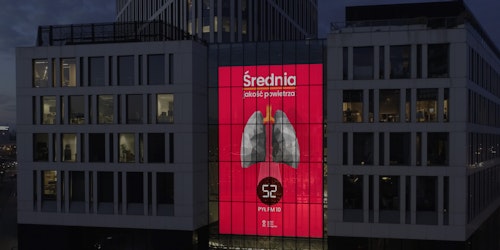 Digital Lungs campaign change colour depending on smog levels 