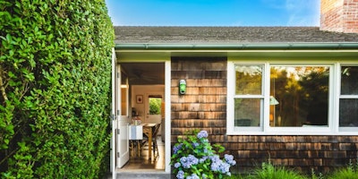 Sarah Jessica-Parker lists Hampton home on Bookings.com for public