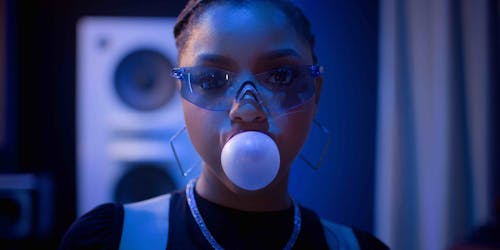 Trident Gum teams up with Chlöe for #ChewTheVibes campaign Trident Gum teams up with Chlöe for #ChewTheVibes campaign