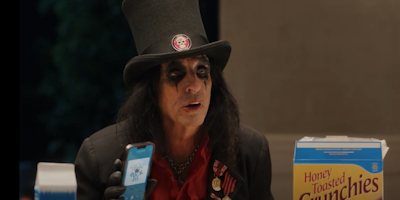 alice cooper plays music from his phone