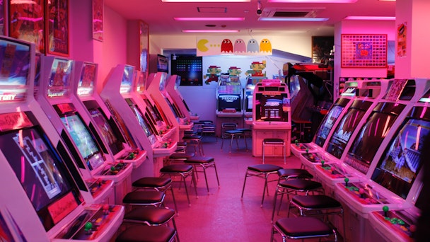 LAN gaming center with arcade machines