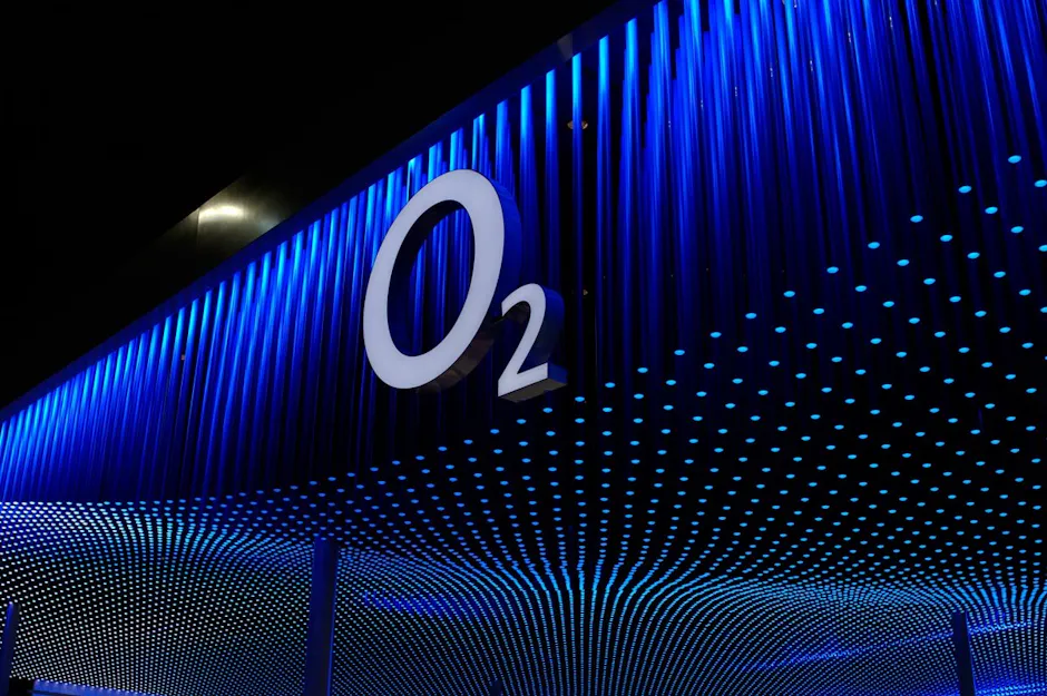 O2uk Telecoms UK retains 'big four' mobile carriers as EU blocks Three’s O2 merger ...