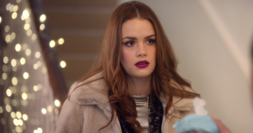 BOOTS CHRISTMAS AD SHOWING TEENAGER WEARING MAKEUP 2018