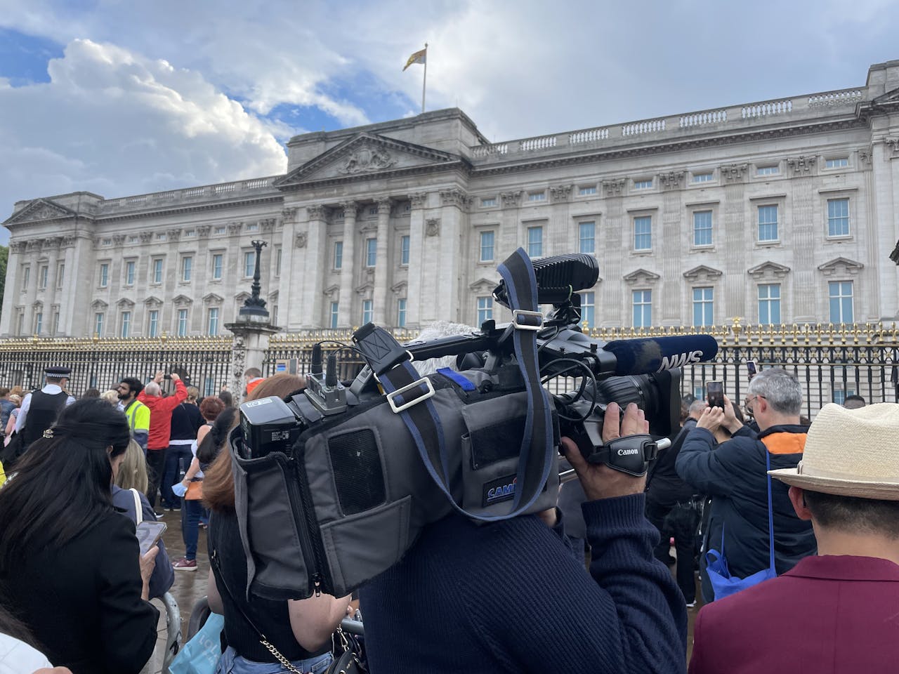 In Pictures: World’s Media Descend On Buckingham Palace After Death Of