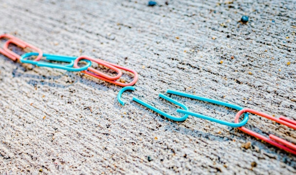 A broken chain of blue and red paperclips 