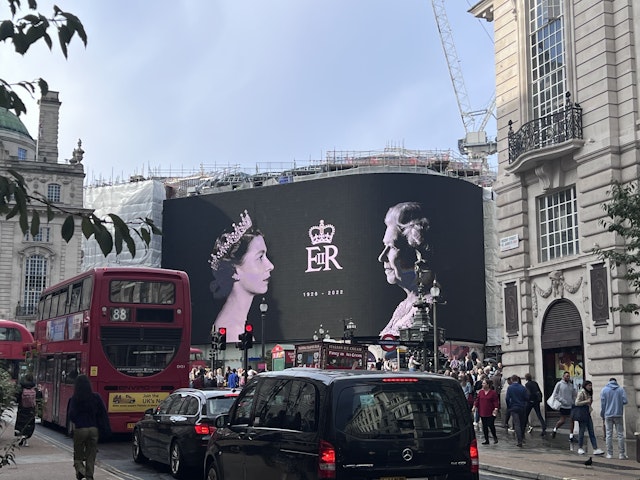 Piccadilly Circus pays tribute to The Queen